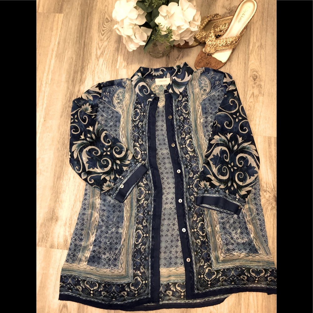 CHICOS size 1 light layering shirt with design